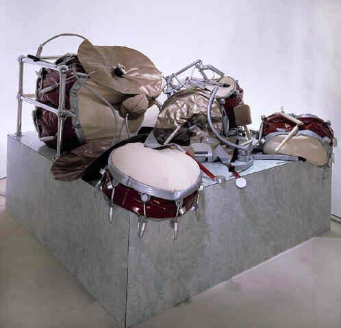 Ghost Drum Set par Claes Oldenburg